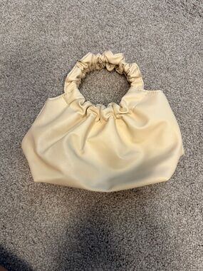 Abercrombie & Fitch Scrunch-Handle Light Beige Shoulder Bag